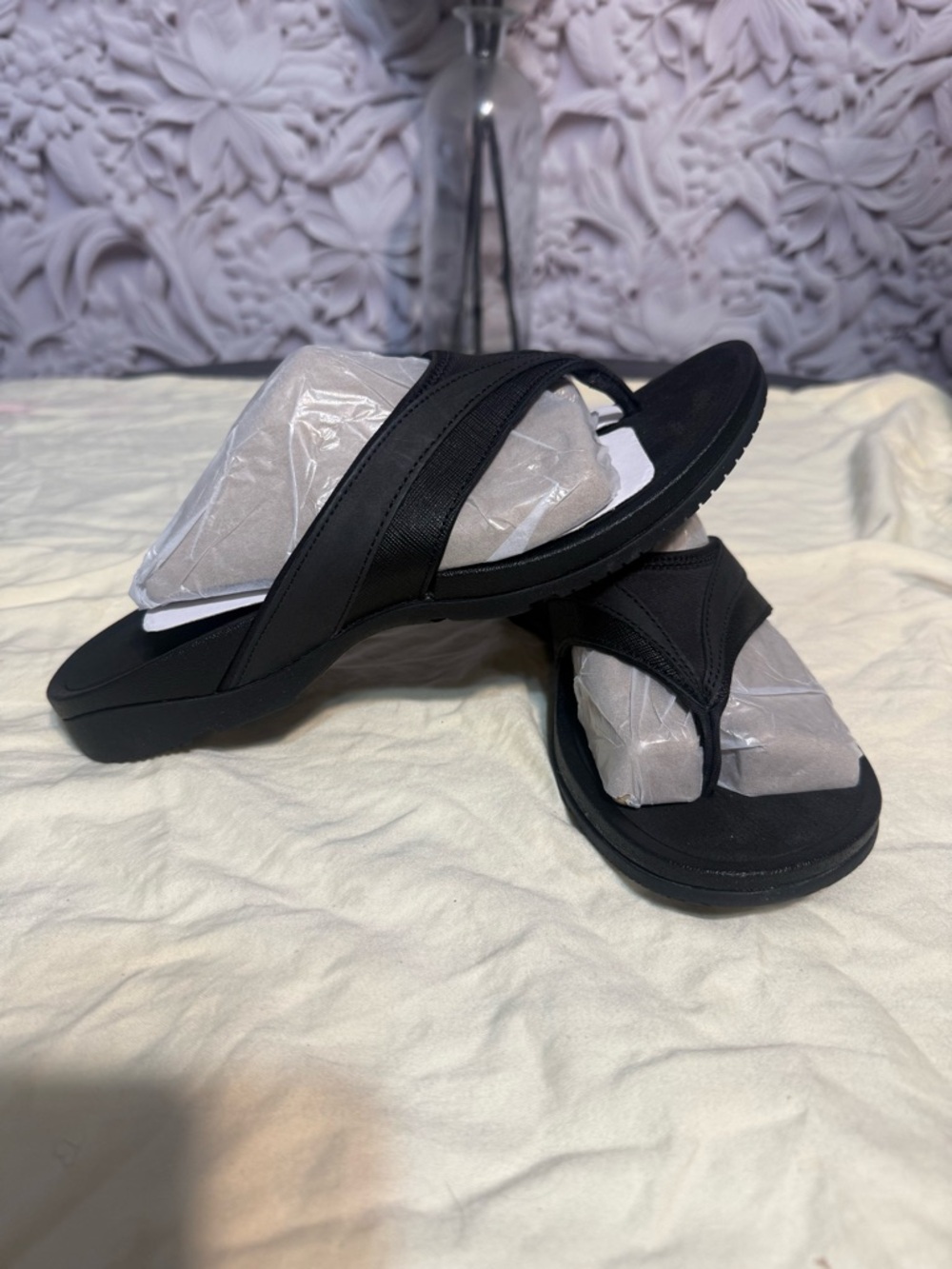 Women's Black Cross-Strap Slide Sandals - Comfortable Everyday Wear